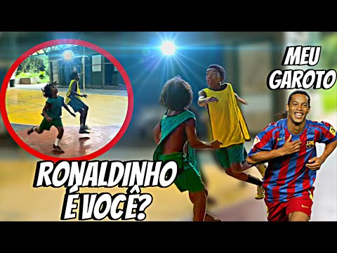 O mlk incorporou o Ronaldinho Gaúcho e deu três chapéus seguidos 😱