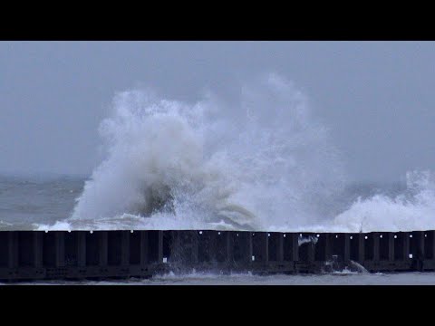 1-1-21 Isherwood Beach, Illinois, Winter Storm John, Huge Waves Lake Michigan,