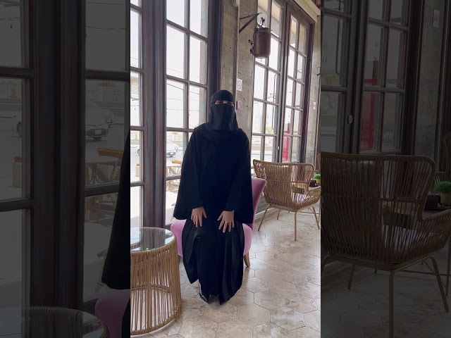 عباية بجيوب عملية وفضفاضة