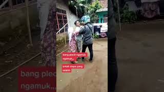 Download lagu BANG PLECIT VS NASABAH BERANTEM ENTAH SIAPA YANG SALAH KU TAK TAU... ❗#shorts mp3