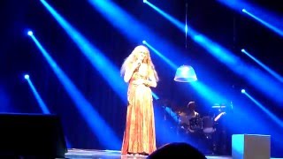 Maria Bethânia no Coliseu do Porto. Eu e água.