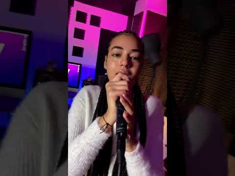 107unplugged - Evelyn - Mirror