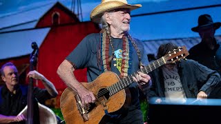 Willie Nelson &amp; Family - Still is Still Moving to Me (Live at Farm Aid 2019)