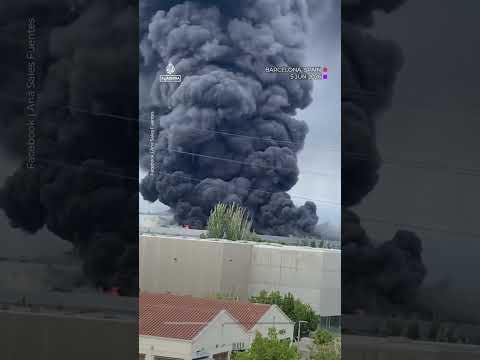 Huge fire erupts at Honda warehouse in Barcelona | AJ #shorts
