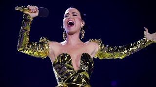 Katy Perry Performs Roar &amp; Firework Live at The Coronation Concert