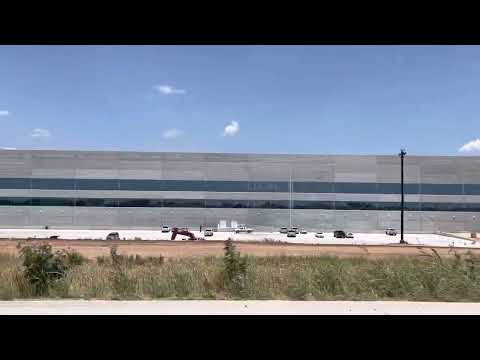 Driving Past Teslas’s Gigafactory (Austin, Texas 7/9/22)