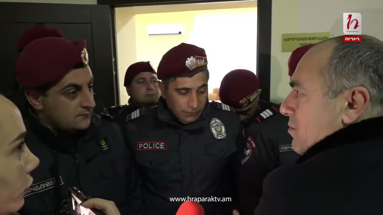 Կոտրել են համայնքապետարանի դուռը․ ոստիկանները մտել են համայնքապետարան