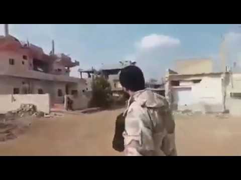 لحظة تفجير نفق تحت أحد مقرات قوات النظام في حي المنشية في درعا البلد