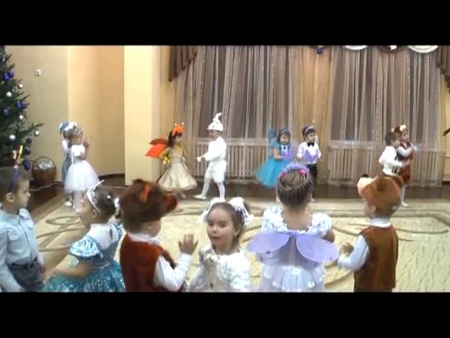 пляска с погремушками для малышей со словами. новогодняя хороводная текст песни. топ топ сапожок. хороводы для детей с нотами и словами. пляска с погремушками ноты.