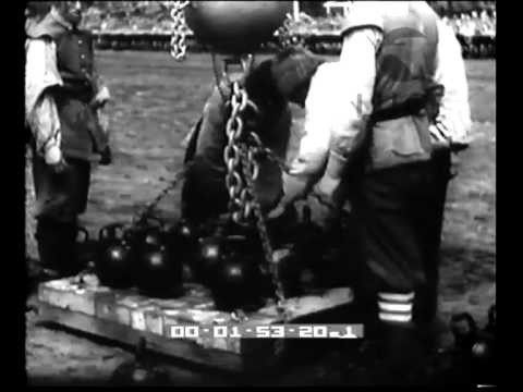 Una pubblica dimostrazione della forza coesiva dei cosiddetti 'emisferi di Magdeburgo' in ricordo