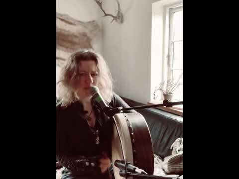 Nanna Barslev- skarpt det synge on bodhran drum