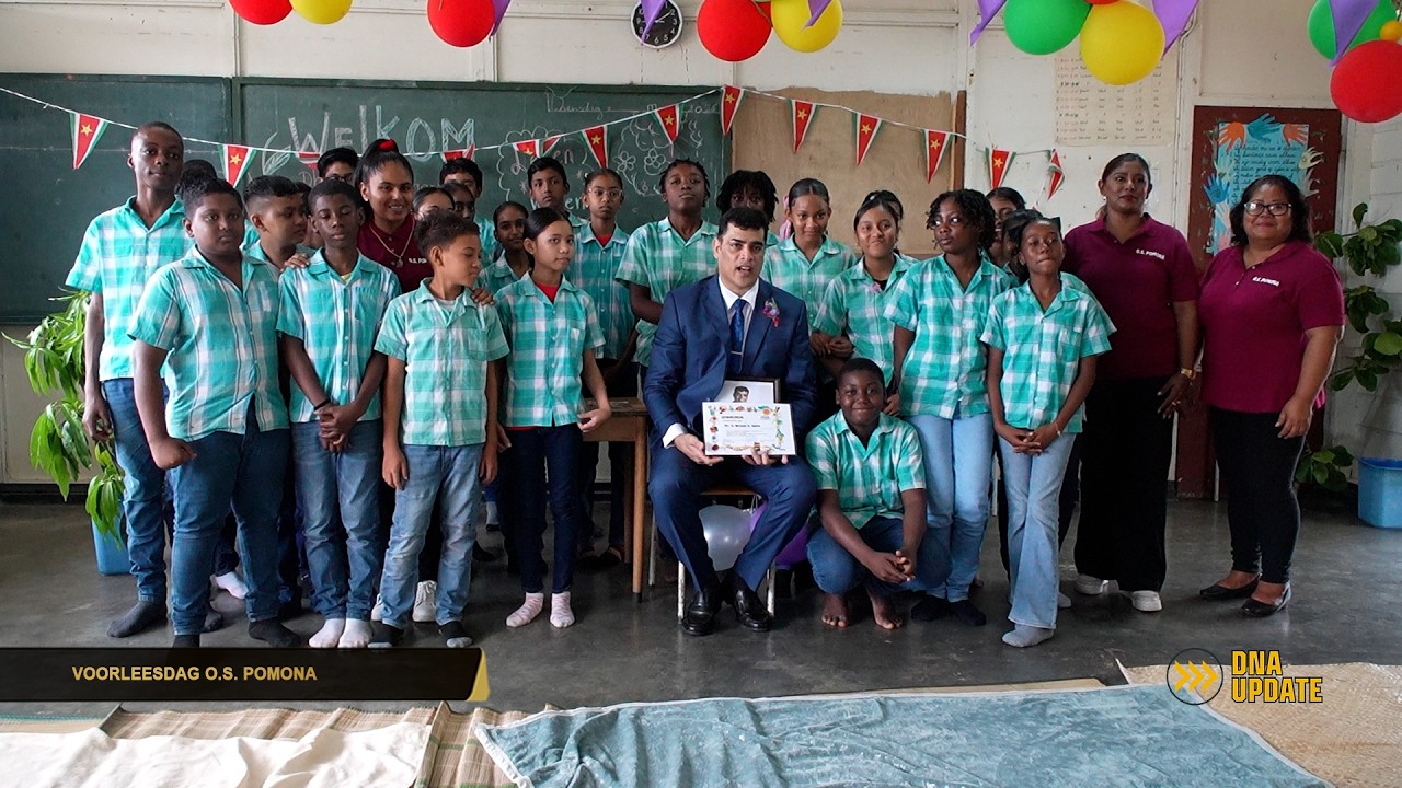 Parlementsvoorzitter leest voor op O.S. Pomona school