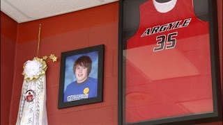 Argyle basketball honors late teammate