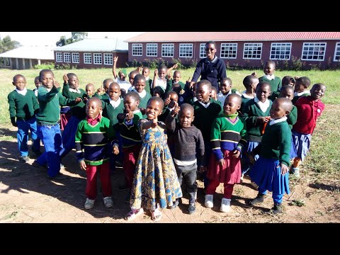 Sekondari ya wasichana collegine - Hafla fupi pamoja na watoto wa shule za msingi jirani.