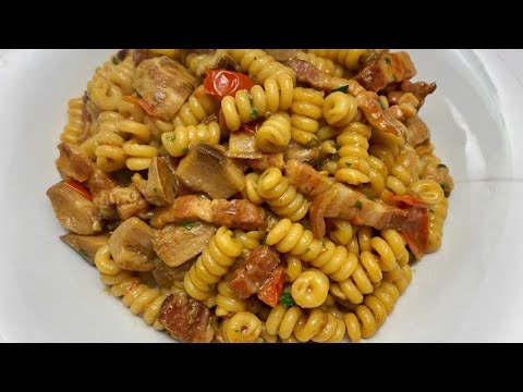 Pasta alla BOSCAIOLA pronta in POCHI MINUTI! - ricetta facile in 4k! #CUCINANDOMELAGODO