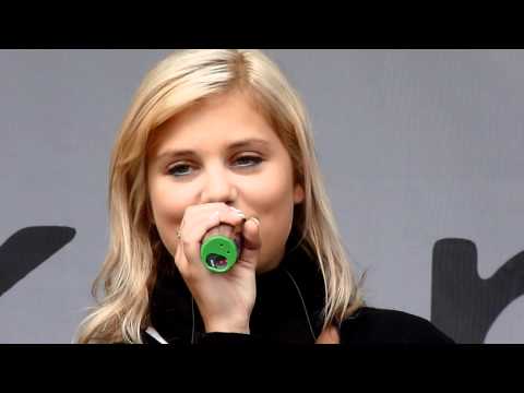 Dominika Stará 05 Beáta Dubasová-Sme také aké sme (Prievidza 25.9.2010)