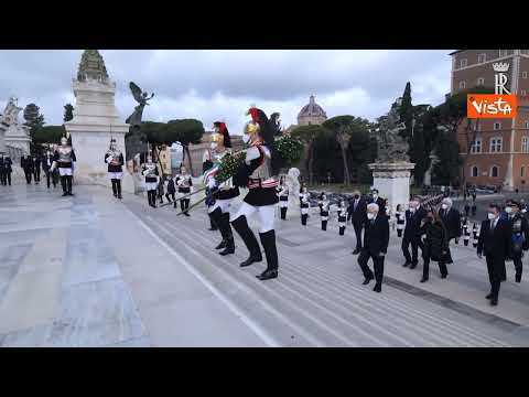 25 Aprile 2022, Mattarella depone la corona d'alloro all'Altare della Patria