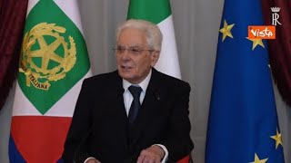 Mattarella: «Il mondo sarebbe migliore se i potenti usassero l'autoironia...»