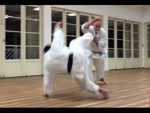 One Minute Bunkai: Jodan Uke #3