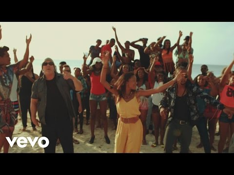 Video thumbnail for Love Is In The Air (Je donne du Love)