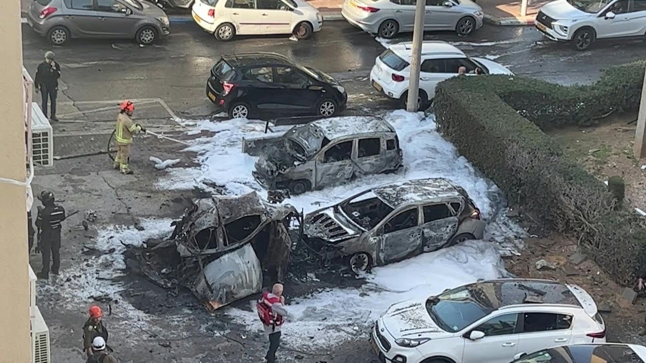 Video | Images show emergency services at site of Iranian strike in central Israel | AFP