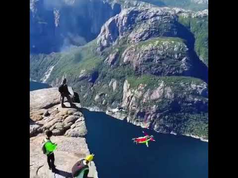 Jumping - BASE JUMPING AT KJERAG