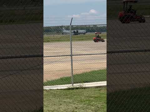 RAF A400M taxiando para estacionar em KAEX (Aeroporto Internacional de Alexandria, La) 28/09/23