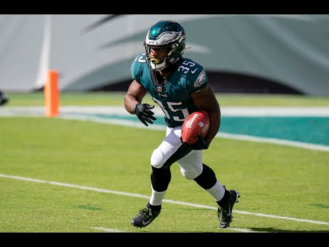 Eagles RB Boston Scott warms up ahead of Thursday night game against the New York Giants
