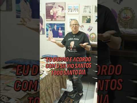 ‘Durmo e acordo com Silvio Santos’: fã transforma casa em museu do SBT
