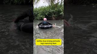 Download lagu Funny moment when fishing in a good spot but being disturbed by a mother ‼️‼️‼️#funny #shorts mp3