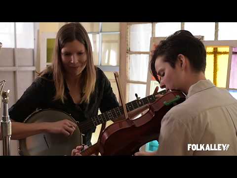 Folk Alley Sessions: Allison de Groot and Tatiana Hargreaves - "Wabash Blues"