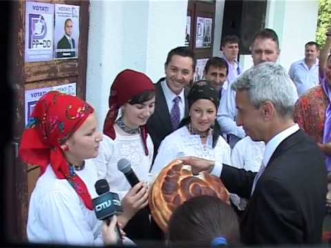 Dan Diaconescu, journalist-politician, received somewhere in Gâlgău, Sălaj, Romania... May 2012