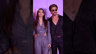Download lagu Shah Rukh Khan family snapped at event ! ￼#bollywood #shahrukh_khan #kingkhan #srk mp3