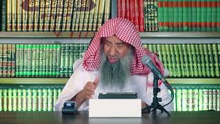 صورة حكم الصلاة على الكراسي وموضعها من الصف في صلاة الجماعة