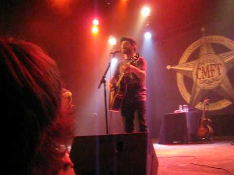 Corey Taylor - Burnin' Love (Elvis Presley) - Montreal - December 1, 2011 (video 20 of 29)