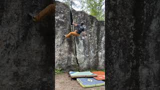 Video thumbnail of Problem I (Boulder 3, La Plana), 5b. Val Daone