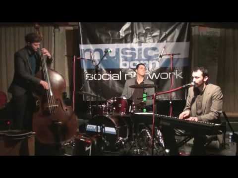 Show Without Punch - Hoops - 12th Jan 2010 - Musicborn Cafe 1001.wmv