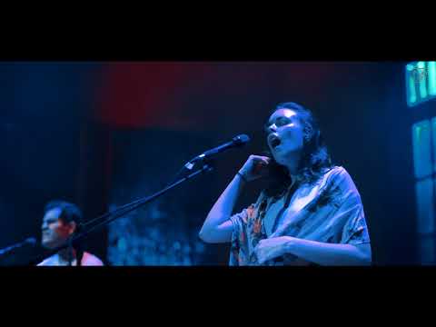 playlizt.pe - Alejandro & María Laura - Una Fiesta Cualquiera (En Vivo)