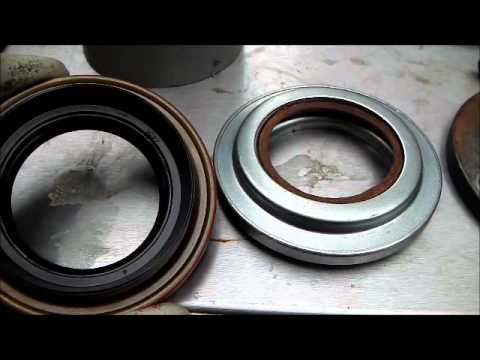 Land Rover Series -  Changing Salisbury Diferential Pinion Seal
