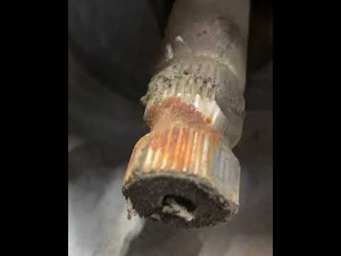 Steering wheel shaking. Loose steering shaft. Freightliner. International. Volvo. Steering wobble