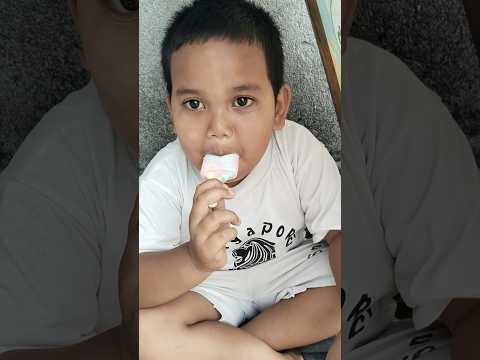 AKSA EATS RAINBOW ICE CREAM🌈🌈 #shorts