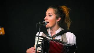 Georgia Lewis &amp; Friends - The Lark in the Morning/The Saucy Sailor