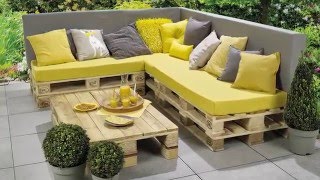 Loungebank en tafel met palletten