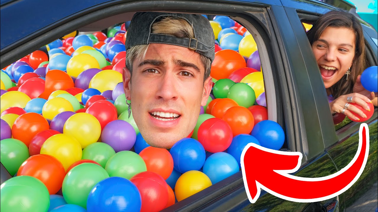 24 HORAS DE BROMAS CON PELOTAS DE COLORES !!