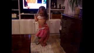 I wanna be a bellydancer!   Aletta 3yrs old