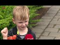 Buitenspeeldag gevierd in Marknesse: Door de worst aan de kerk blijft het droog