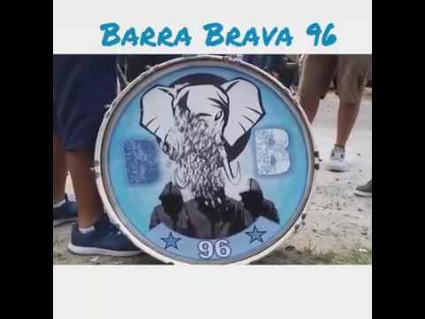 "Zope yo te vi correr" Barra: La Ultra Blanca y Barra Brava 96 &bull; Club: Alianza