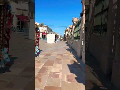 Estamos caminando por la plaza contigua a la basílica de #lujan en #buenosaires #walking #shorts #ba