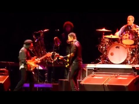 Because the Night (incl. Nils Lofgren solo)- Bruce Springsteen & the ESB - Albany - 2016 02 08