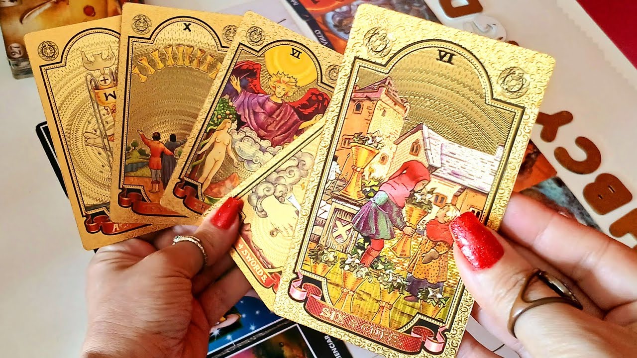 O MUNDO GIROU ❗️ Alguém aqui NÃO PARA DE PENSAR EM VOCÊ 🤭#tarot